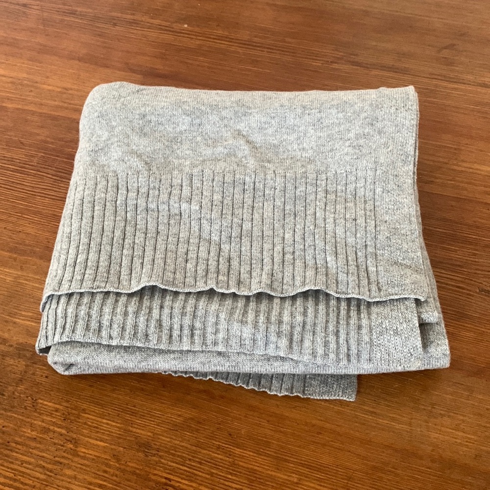 Theory Cashmere Scarf Grey